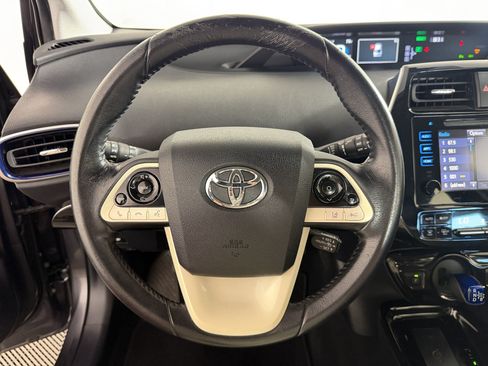 Used 2018 Toyota Prius Three Touring FWD image 11