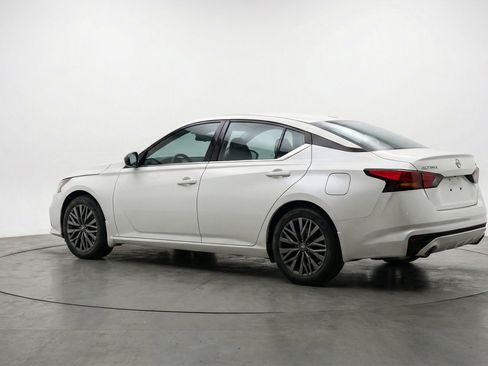 Used 2025 Nissan Altima 2.5 SV image 6