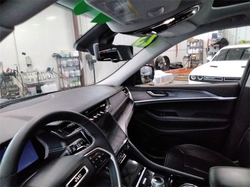 Used 2023 Jeep Grand Cherokee Limited w/ Luxury Tech Group II image 25