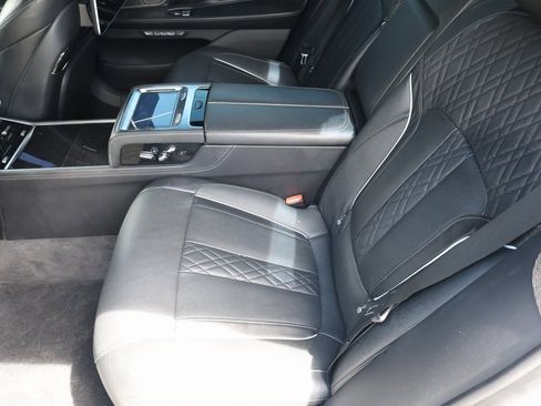 Used 2016 BMW 750i xDrive image 23