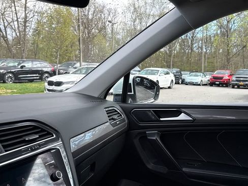 Used 2023 Volkswagen Tiguan SE image 23
