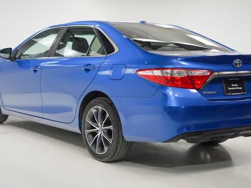 Used 2017 Toyota Camry XSE image 3