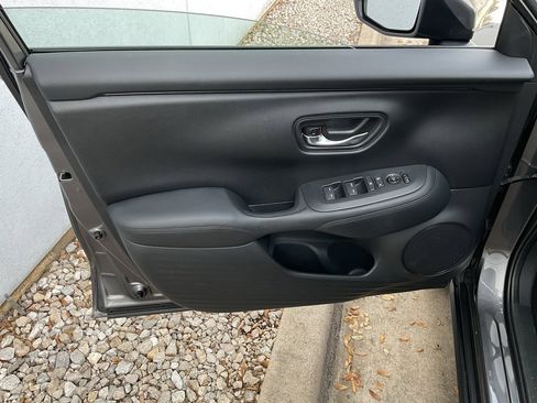 Used 2025 Honda HR-V LX image 13