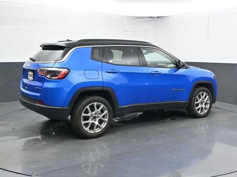 Used 2025 Jeep Compass Limited AWD/4WD image 2