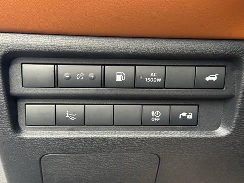 Used 2025 Mitsubishi Outlander SEL image 17