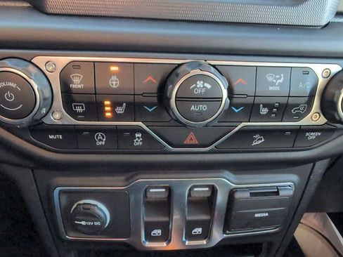 Used 2021 Jeep Wrangler Sport S image 18