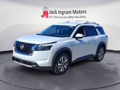 New 2025 Nissan Pathfinder SL