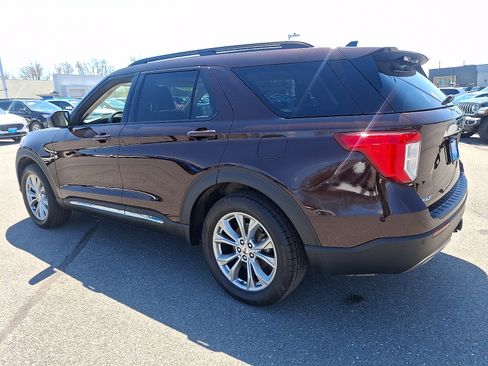 Certified 2023 Ford Explorer XLT w/ Equipment Group 202A AWD/4WD image 4