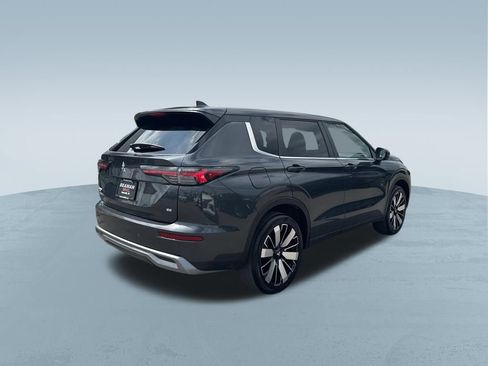 Used 2025 Mitsubishi Outlander SE FWD image 8