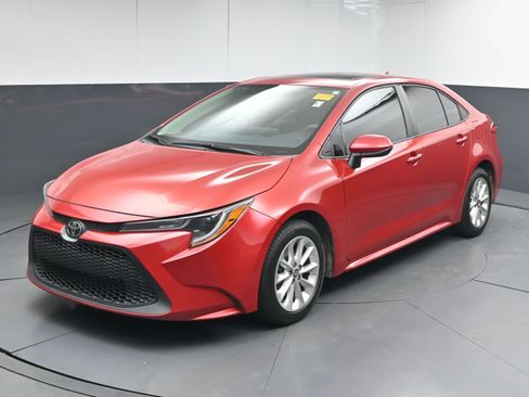 Used 2020 Toyota Corolla LE w/ LE Premium Package image 4