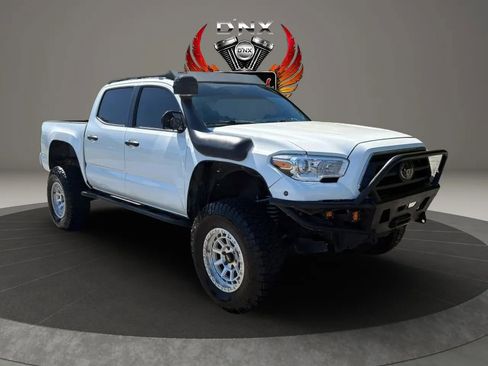 Used 2022 Toyota Tacoma SR5 AWD/4WD image 7