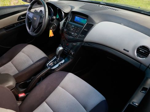 Used 2015 Chevrolet Cruze LS image 18