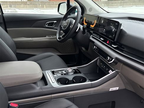 New 2026 Kia Carnival EX image 14