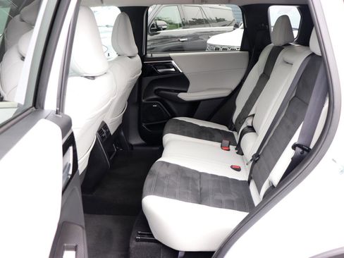 Used 2025 Mitsubishi Outlander SE AWD/4WD image 12
