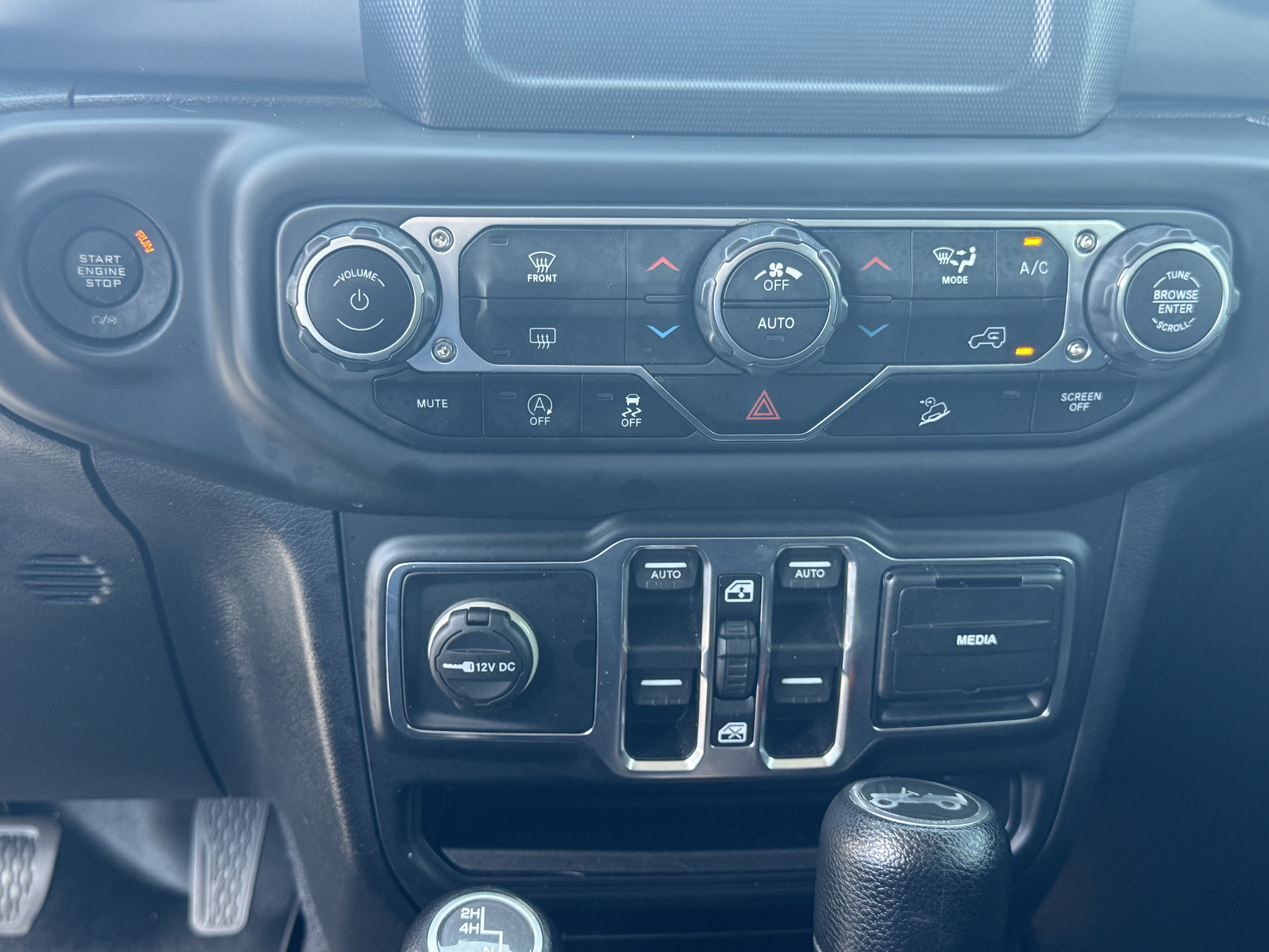 Used 2018 Jeep Wrangler Unlimited Sport S AWD/4WD image 28