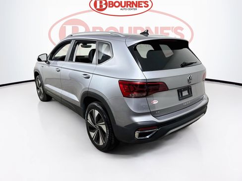 Used 2023 Volkswagen Taos SE w/ Panoramic Sunroof Package AWD/4WD image 9