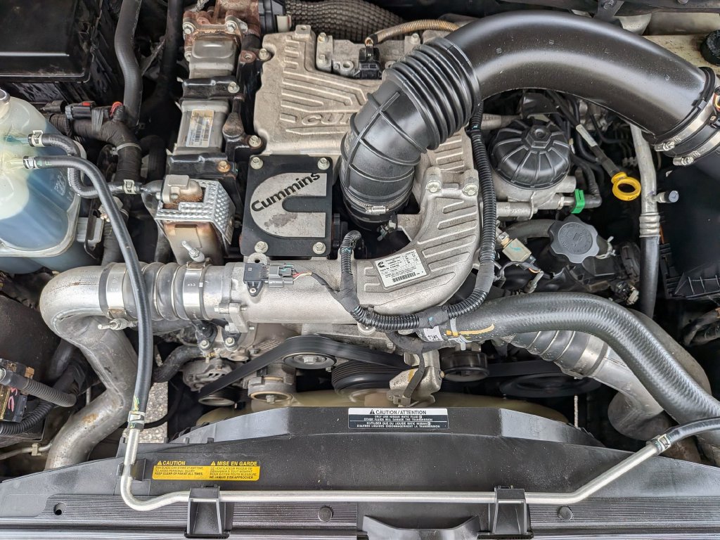 Used 2019 Nissan Titan SL w/ Midnight Edition AWD/4WD image 13