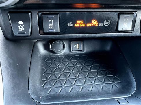 Used 2023 Toyota RAV4 XLE image 27