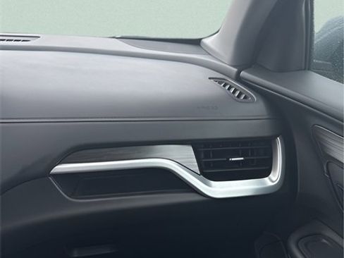 Used 2024 GMC Terrain SLT image 22