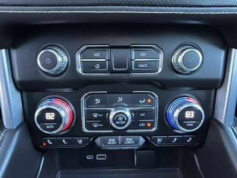 Certified 2023 GMC Yukon SLT w/ SLT Luxury Package image 19