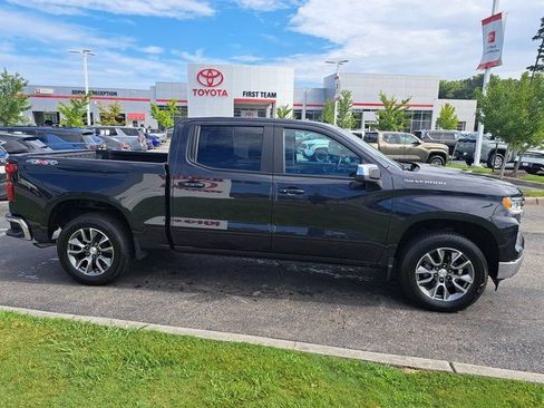 Used 2024 Chevrolet Silverado 1500 LT AWD/4WD image 6
