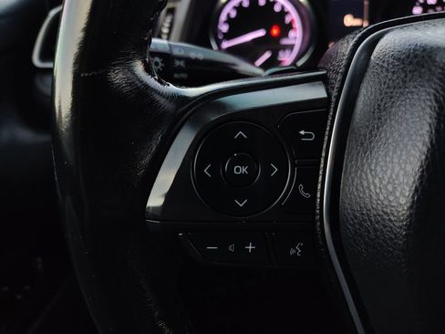 Used 2019 Toyota Camry L image 9