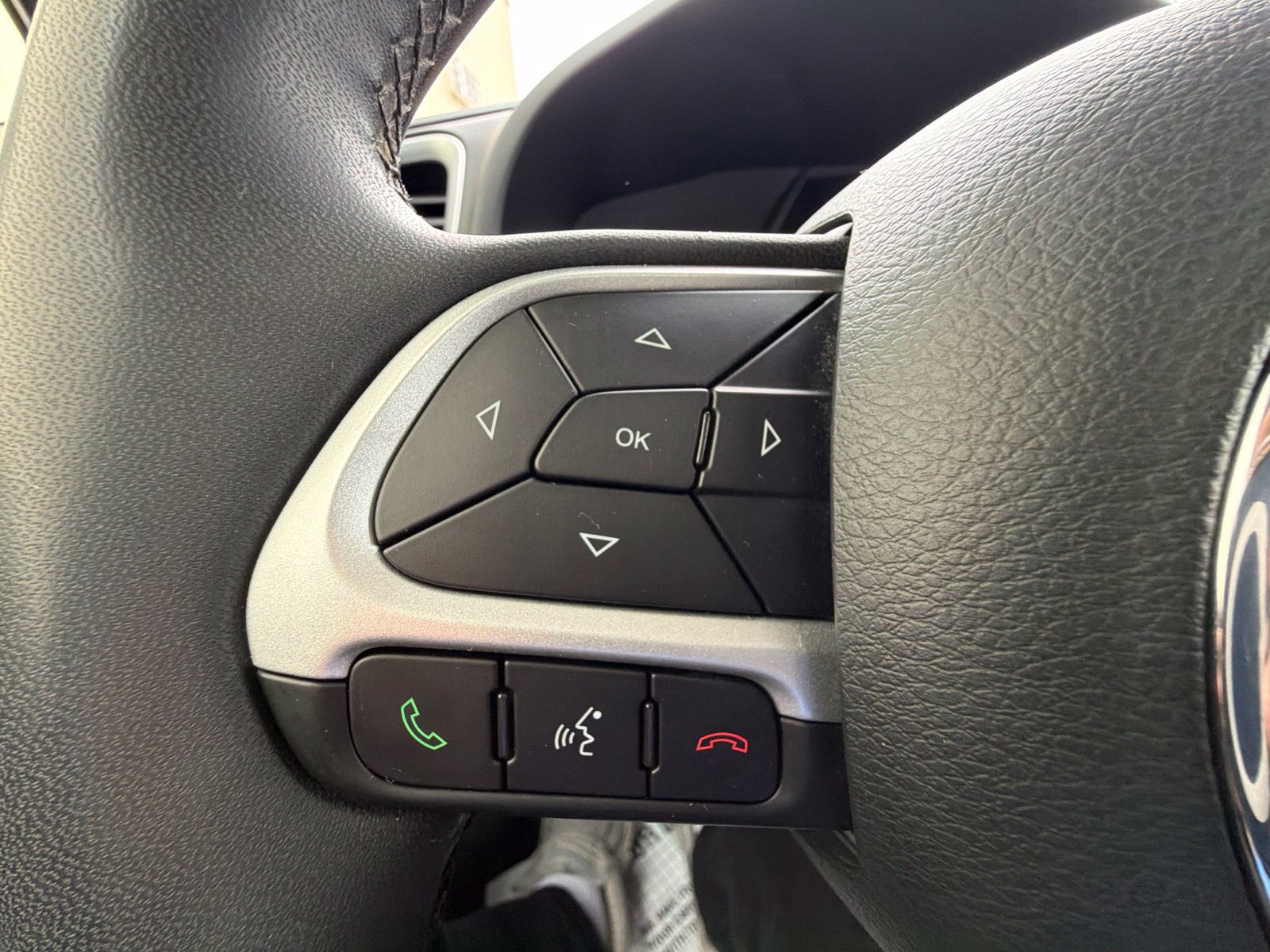 Used 2021 Jeep Renegade Latitude AWD/4WD image 14