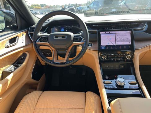 New 2025 Jeep Grand Cherokee Summit image 4