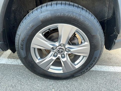 Used 2022 Toyota RAV4 XLE image 12