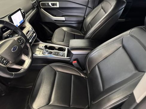 Used 2020 Ford Explorer XLT w/ Equipment Group 202A AWD/4WD image 29