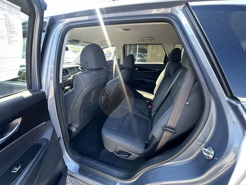 Used 2020 Kia Sorento AWD V6 image 7