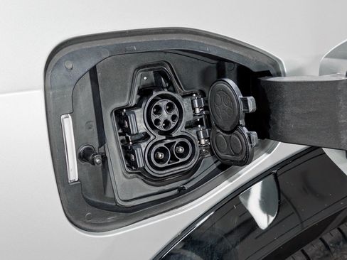 Used 2023 Nissan Ariya FWD image 5
