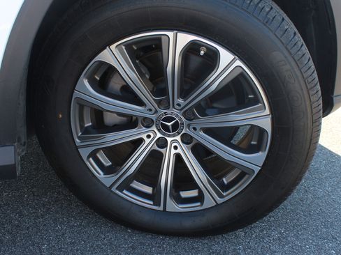 Used 2024 Mercedes-Benz GLC 300 4MATIC image 26