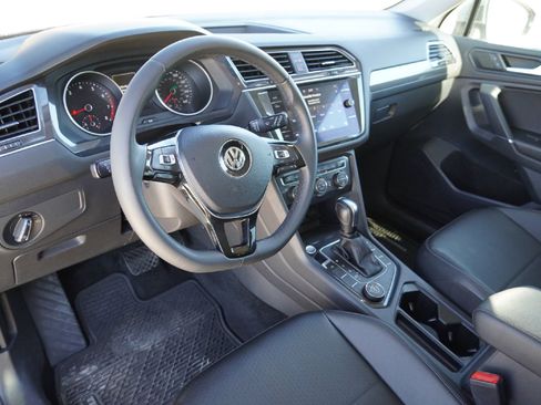 Used 2020 Volkswagen Tiguan SE image 9