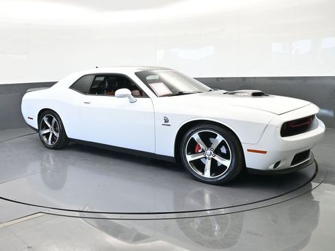 Used 2015 Dodge Challenger R/T Plus image 8