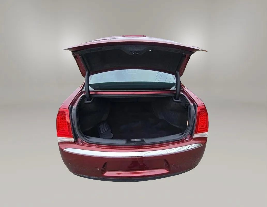 Used 2018 Chrysler 300 Limited w/ Safetytec Plus Group RWD image 5
