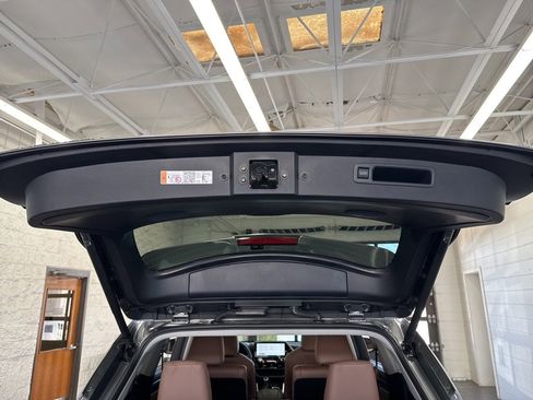 Certified 2025 Toyota Highlander Limited image 11