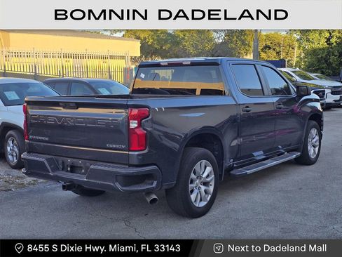 Used 2020 Chevrolet Silverado 1500 Custom w/ Custom Value Package image 3