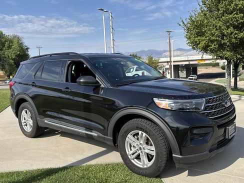 Used 2022 Ford Explorer XLT AWD/4WD image 7