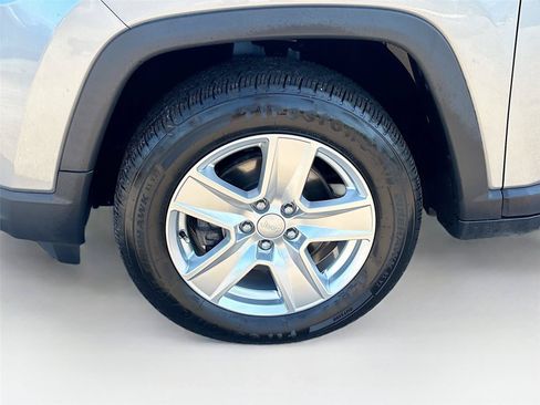 Used 2022 Jeep Compass Latitude w/ Convenience Group AWD/4WD image 30