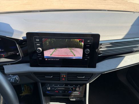 Used 2025 Volkswagen Jetta SE image 17