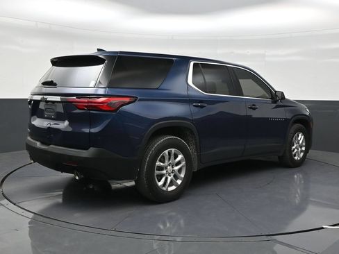 Used 2022 Chevrolet Traverse LS FWD image 5