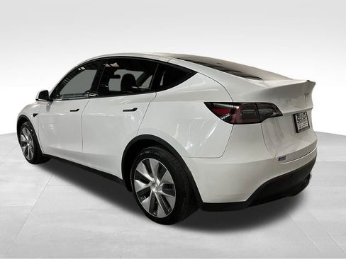 Used 2022 Tesla Model Y Long Range image 3