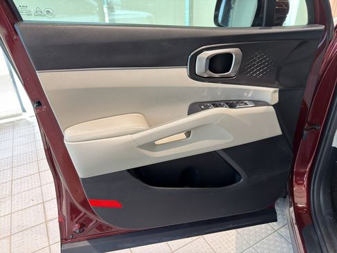 Certified 2025 Kia Sorento S AWD/4WD image 11