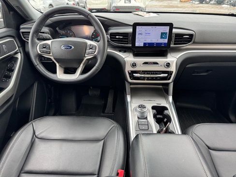 Used 2022 Ford Explorer XLT w/ Equipment Group 202A image 16