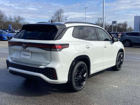New 2026 Volkswagen Tiguan SE R-Line FWD image 7