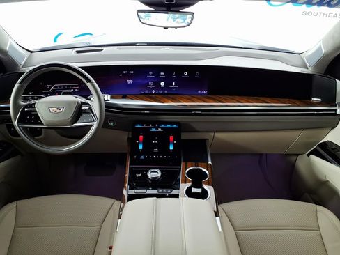Used 2025 Cadillac Escalade Sport Platinum AWD/4WD image 9