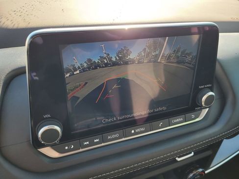 Used 2023 Nissan Rogue SV image 13