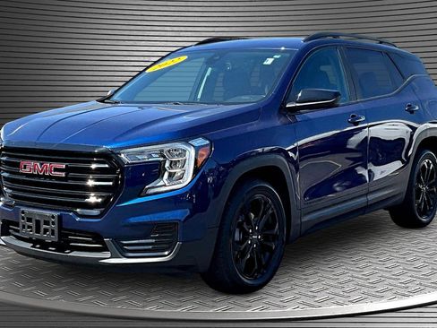 Used 2022 GMC Terrain SLE w/ Driver Convenience Package FWD image 3