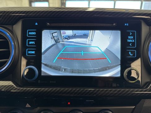 Used 2018 Toyota Tacoma TRD Off-Road image 27